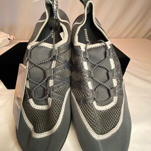 NWT  Everest men’s size 13 multicolor gray slip on adjustable strap sandals